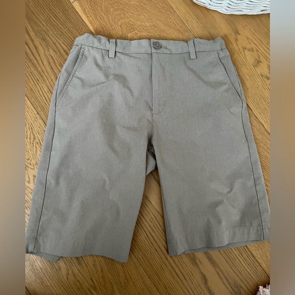 Vineyard Vines boys Grey size 14 Performance Breaker Shorts